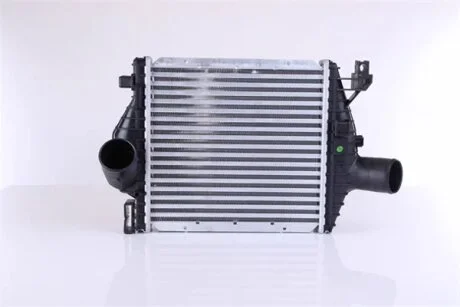 Радиатор наддува MERCEDES VITO 96- NISSENS 96843