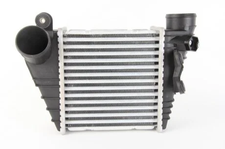 Інтеркулер AUDI, SEAT, VW (вир-во Nissens) NISSENS 96847