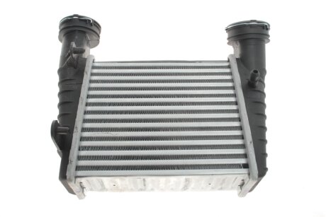 Радіатор інтеркулера VW Passat 1.9/2.0 TDI 00-05 (opt-om) NRF 30138A