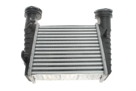 Радіатор інтеркулера VW Passat 1.9/2.0 TDI 00-05 (opt-om) NRF 30138A