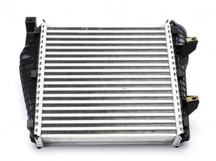 Радіатор інтеркулера Audi Q7/VW Touareg 3.0/4.1 03- (L) (opt-om) NRF 30178