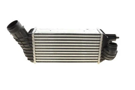 Радіатор інтеркулера Citroen C4/DS4/Peugeot 308/3008 2.0 HDI 07- UA63 NRF 30462