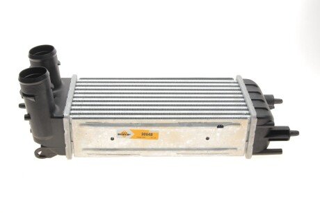 Радіатор інтеркулера Citroen C5/Peugeot 508 1.6D 10- (opt-om) NRF 30548