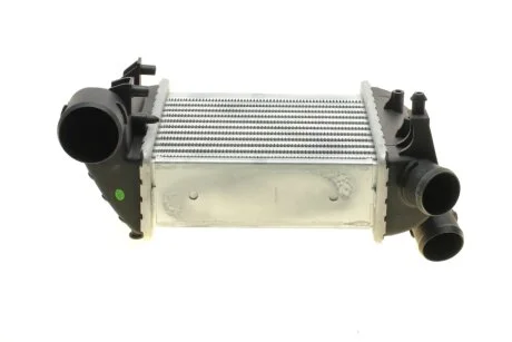Радіатор інтеркулера Audi A4/A6 2.5TDI 01-06 (opt-om) NRF 30754