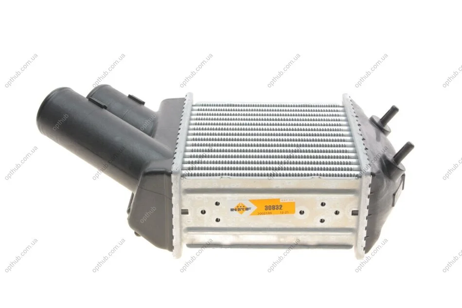 Радіатор інтеркулера Renault Megane/Scenic 1.5D/1.9D/2.0 96- UA63 NRF 30832 (фото 1)