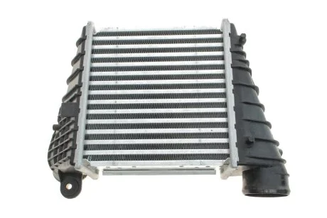 Радіатор інтеркулера Skoda Octavia/VW Bora/Golf IV 1.8T/1.9TDI 97-05 UA63 NRF 30847