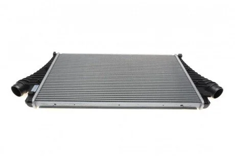 Радиатор интеркулера Opel Vectra/Signum 2.0T/2.2DTI 02-08/Cadillac BLS 2.0T 06- UA63 NRF 30858
