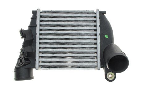 Радіатор інтеркулера Skoda Octavia/VW Bora/Golf IV 1.8T/1.9TDI 97-05 UA63 NRF 30935