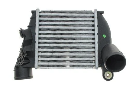 Радіатор інтеркулера Skoda Octavia/VW Bora/Golf IV 1.8T/1.9TDI 97-05 UA63 NRF 30935