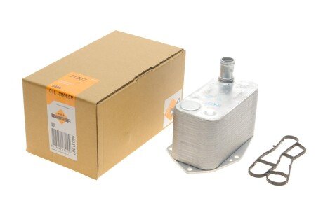 Радіатор масляний BMW 3 (E46)/5 (E39)/7 (E38) 3.0D 98-05 (теплообмінник) (opt-om) NRF 31307