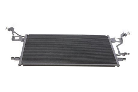 Радиатор кондиционера (с осушителем) VW Crafter 2.0D 16- (opt-om) NRF 350477