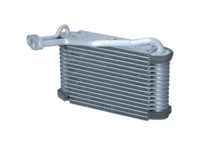 Радіатор кондиціонера Audi A4 1.6-2.8 94-01 (opt-om) NRF 36037