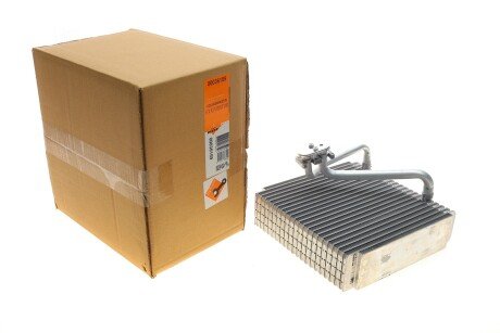 Радіатор кондиціонера Audi A3/Renult Megane II/VW Caddy/Passat 1.0-3.6 03- UA63 NRF 36159