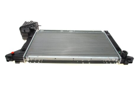 Радіатор охолодження двигуна MERCEDES Sprinter -AC 95- NRF 50557