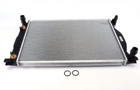 Радіатор охолодження Audi A4/A6 3.0/3.2 00-09 (opt-om) NRF 53190