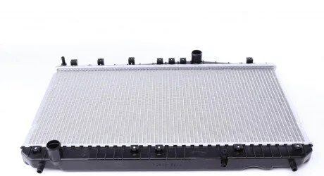 Радиатор охлаждения Chevrolet Rezzo/Daewoo Tacuma 1.6-2.0 00- (opt-om) NRF 53384