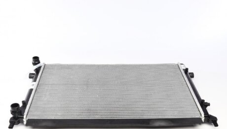 Радіатор охолодження VW Caddy III/Golf 1.4/1.6/2.0 03- (648x406x24) UA63 NRF 53405