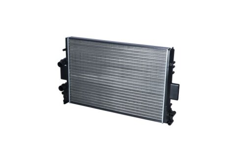 Радиатор охлаждения Iveco Daily 99- (opt-om) NRF 53612