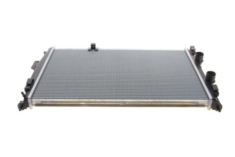 Радіатор охолодження Nissan Qashqai 2.0D 07-14 (opt-om) NRF 53757