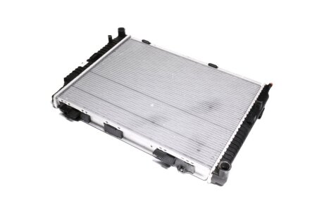 Радіатор охолодження MB E-class (W210) 2.0-2.2 CDI 98-03 (OM611/M111) (opt-om) NRF 53784