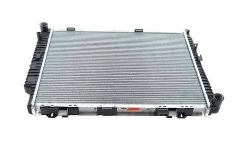 Радіатор охолодження MB E-class (W210) 2.0-2.2 CDI 98-03 (OM611/M111) (opt-om) NRF 53784