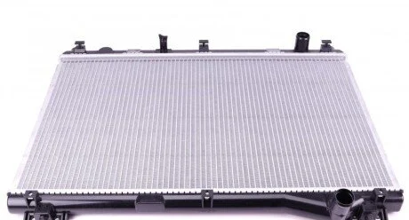 Радіатор охолодження Suzuki Grand Vitara 2.0 05- (opt-om) NRF 53915