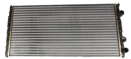 Радіатор охолодження VW Passat 1.6-2.8 90-97 (opt-om) NRF 54696