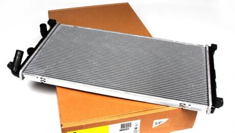 Радіатор охолодження Renault Master 2.5dCi 03- (+AC) UA63 NRF 58324