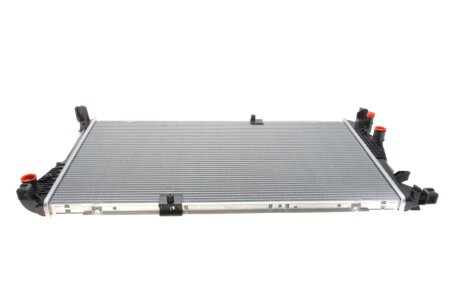 Радіатор охолодження Opel Vivaro 2.0CDTI 06- (opt-om) NRF 58498