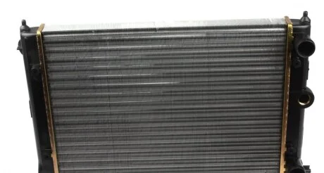 Радіатор охолодження VW Passat 80-88/Golf II 83-91 UA63 NRF 58697