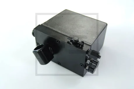 Помпа нахилу кабіни DAF 65 CF, 75 CF, 95 XF, CF 65, CF 75, CF 85, LF 55, XF 105, XF 106 01.97- PE AUTOMOTIVE 103.600-00