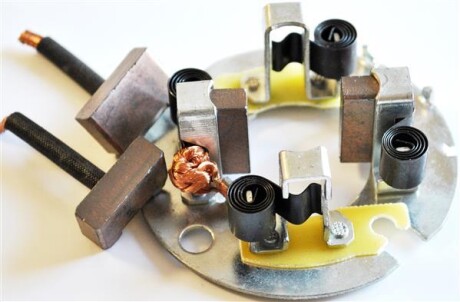 Щіткотримач стартера ЩІТКОТРИМАЧ СТАРТЕРА 137021 CZ -ua PROFIT 7137-0021