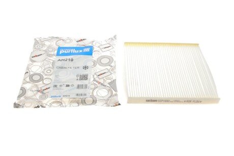 Фільтр салону Toyota Land Cruiser/Yaris 99- (216x215) UA63 Purflux AH210