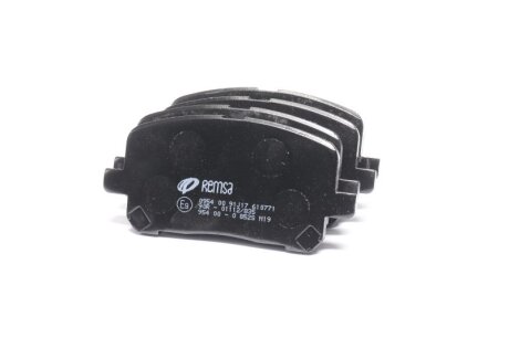 Колодки тормозные дисковые передние TOYOTA AVENSIS VERSO 2.0 D-4D 2.0 VVT-I 01- REMSA 0954.00