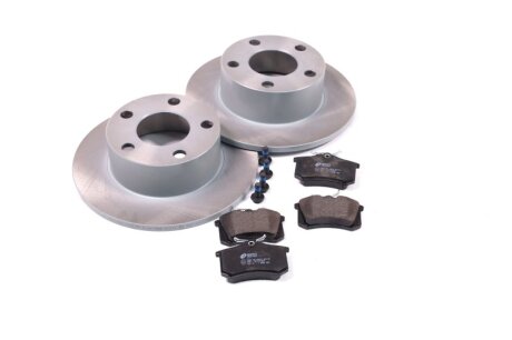 Комплект гальмівний задн. AUDI 100, AUDI A6 95-, SKODA SUPERB 02-, VW PASSAT 96- REMSA 8263.00