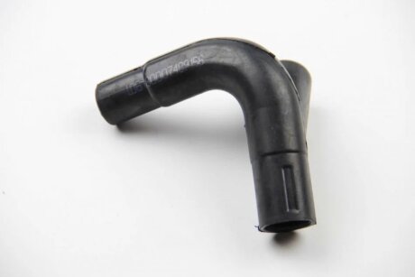 Патрубок  системи охолодження Clio III, Kangoo II, Laguna III, Megane III, Scenic III RENAULT 7701061051