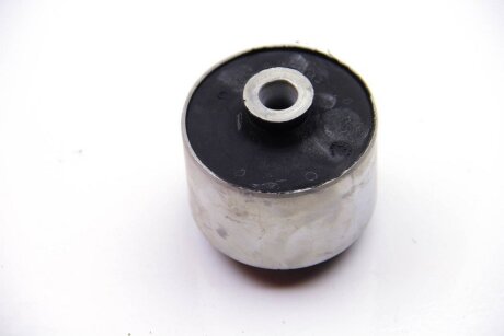 Втулка балки зад. міст C.I.U RENAULT 8200431675