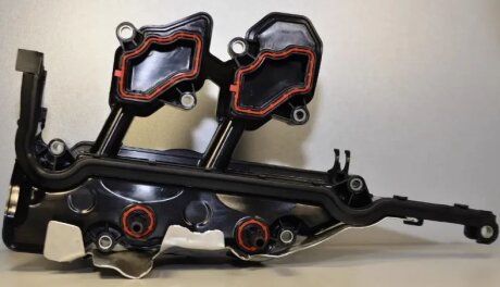 Клапанна кришка RENAULT 8200673395