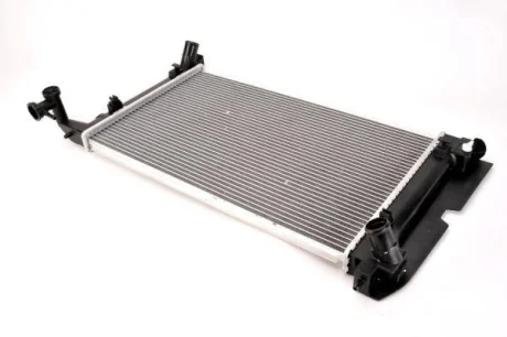 Радіатор двигуна (мкпп) TOYOTA AVENSIS, CARINA VII, COROLLA, COROLLA VERSO 1.4-1.8 08.96-03.09 THERMOTEC D72031TT