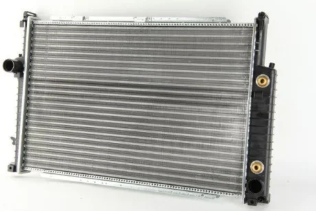 Радіатор двигуна (акпп) BMW 5 (E34), 7 (E32), 8 (E31) 2.4D-5.4 09.87-12.99 THERMOTEC D7B019TT