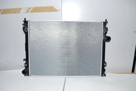 Радіатор двигуна (мкпп) CHRYSLER 300C DODGE CHALLENGER, CHARGER LANCIA THEMA 2.7-6.4 09.04- THERMOTEC D7Y005TT