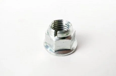 Гайка коллектора Toyota Lexus Daihatsu (произ-во Toyota) TOYOTA 9017910070