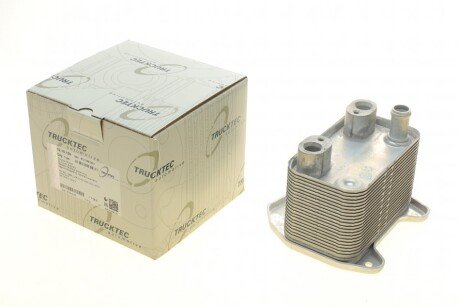 Радіатор масляний MB Sprinter 2.2CDI 00-06 AUTOMOTIVE UA63 TRUCKTEC 02.18.159