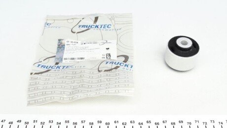 Сайлентблок важеля (переднього/зверху/всередині) VW Passat 94-08 AUTOMOTIVE (opt-om) TRUCKTEC 07.30.054