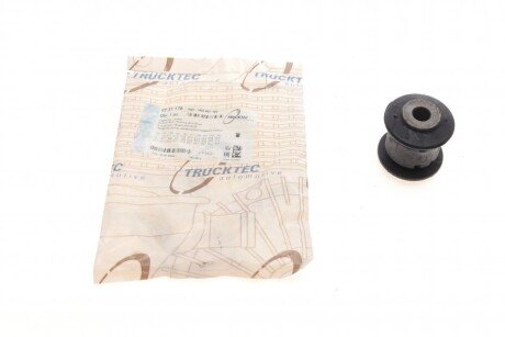 Сайлентблок важеля (переднього/знизу/спереду) VW Caddy 03- AUTOMOTIVE UA63 TRUCKTEC 07.31.178