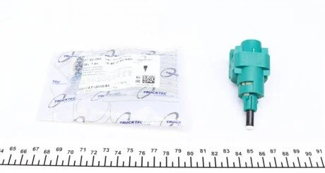 Датчик педали тормоза VW T4/T5 1.9-2.5D 90-15 (4 конт.) AUTOMOTIVE UA63 TRUCKTEC 07.42.060