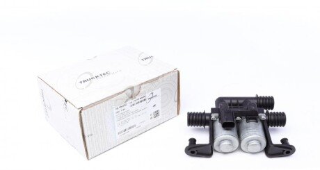 Кран пічки BMW 5 (E60)/6 (E63)/7 (E66) 2.0-6.0 01-10 AUTOMOTIVE UA63 TRUCKTEC 08.19.232