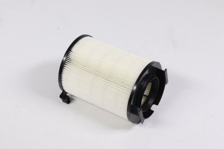 Фільтр повітряний VW PASSAT 05-, GOLF V, VI, SKODA OCTAVIA 04- UFI 27.401.00