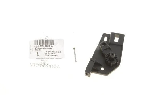 Кронштейн ручки капоту VW Golf -06 (opt-om) VAG 1J1823633A