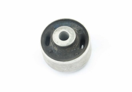 Сайлентблок верхнього переднього VAG 4B0407515